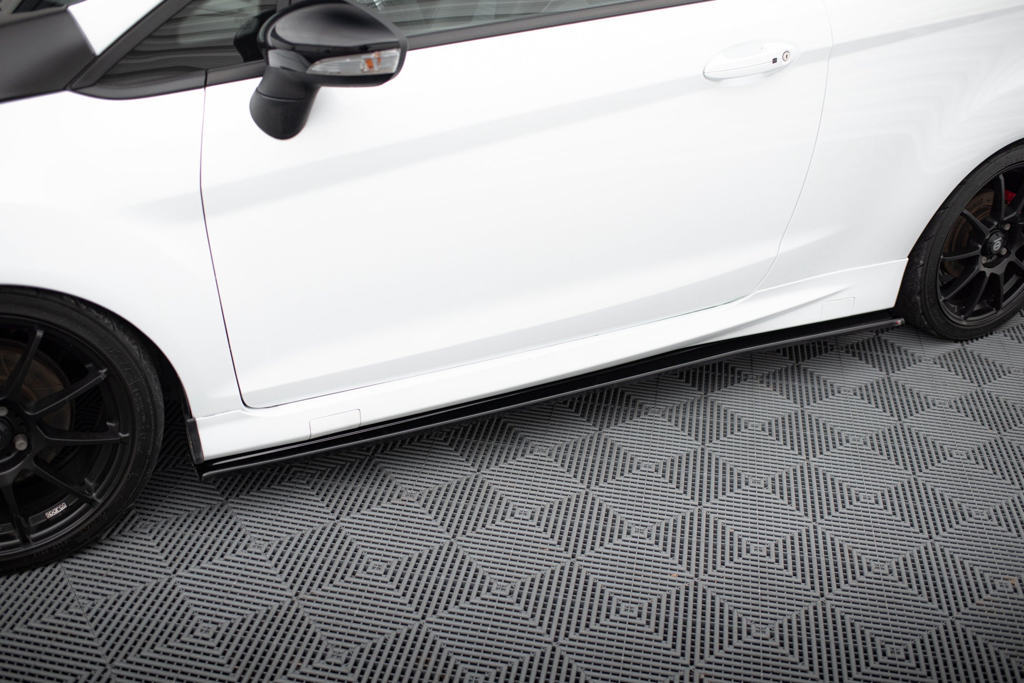 Maxton Design Set Of Splitters V.1 para Ford Fiesta ST Mk7 Facelift - imagen 5
