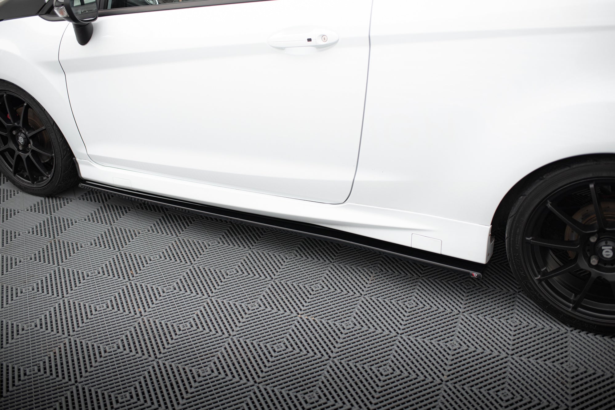 Maxton Design Set Of Splitters V.1 para Ford Fiesta ST Mk7 Facelift - imagen 6