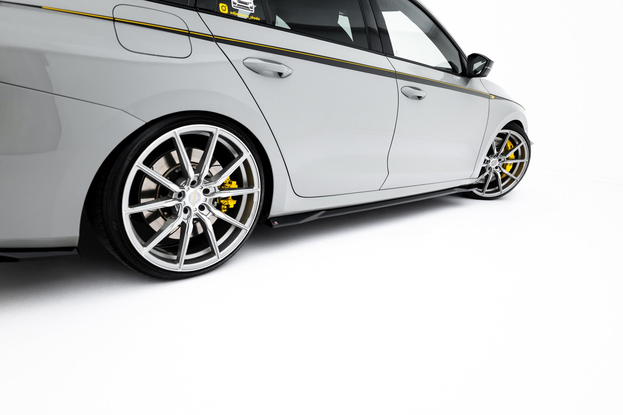 Maxton Design Set Of Splitters V.1 para Skoda Octavia RS Combi Mk4 - imagen 9