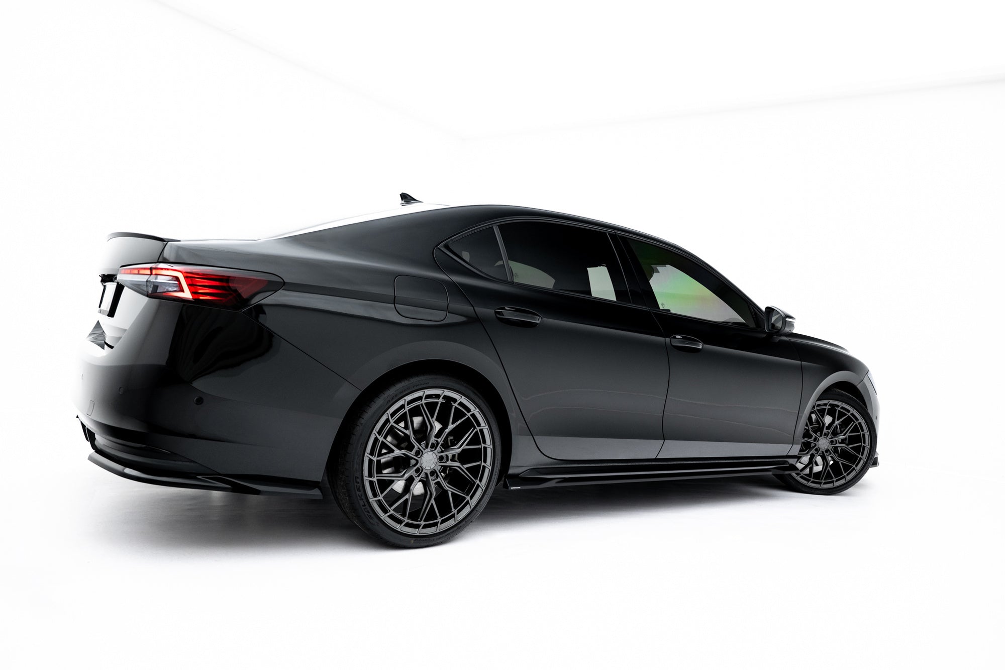 Maxton Design Set Of Splitters V.1 para Skoda Superb Sportline Mk4 - imagen 11