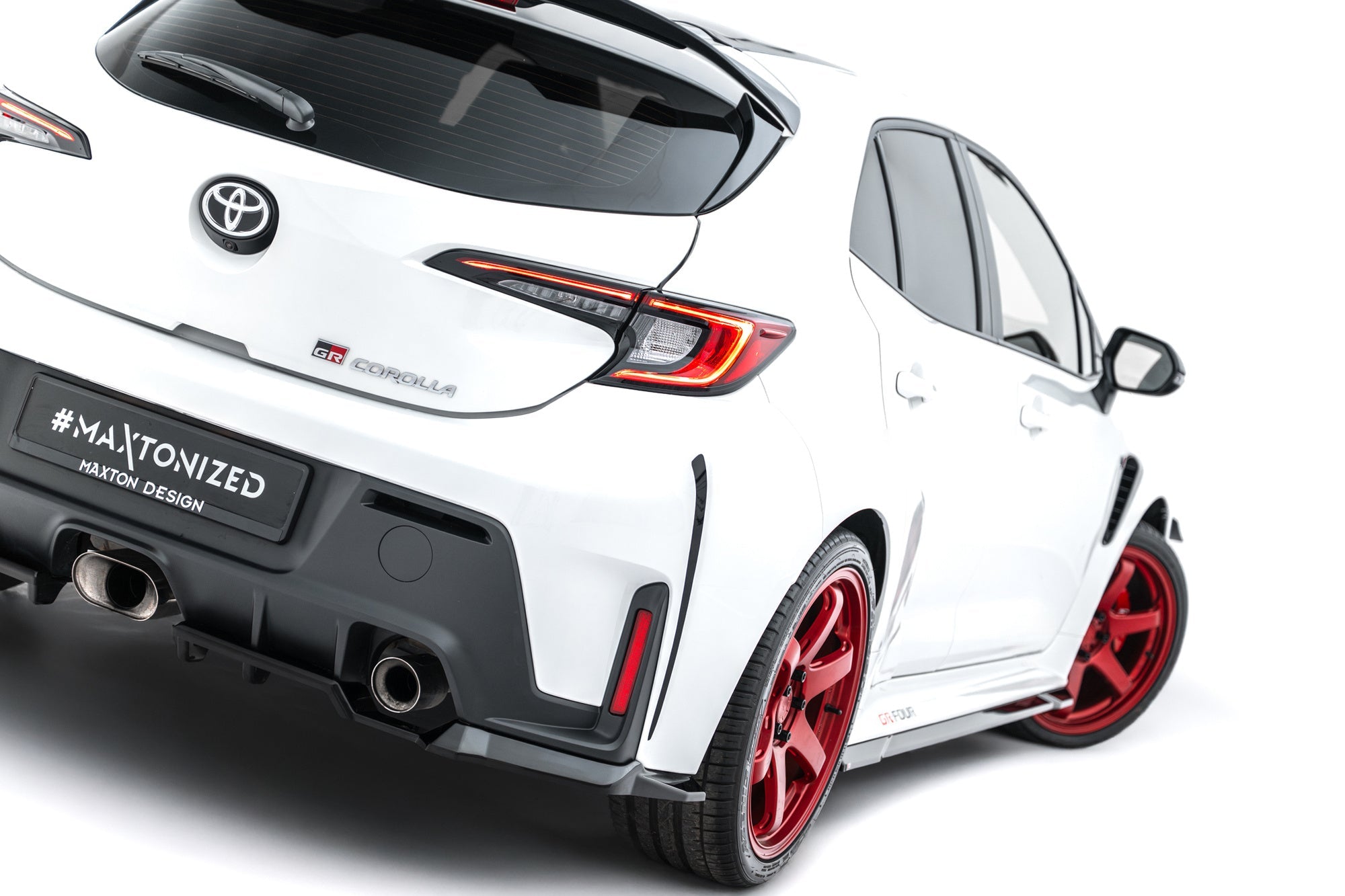 Maxton Design Set Of Splitters V.1 para Toyota GR Corolla Mk12 - imagen 12