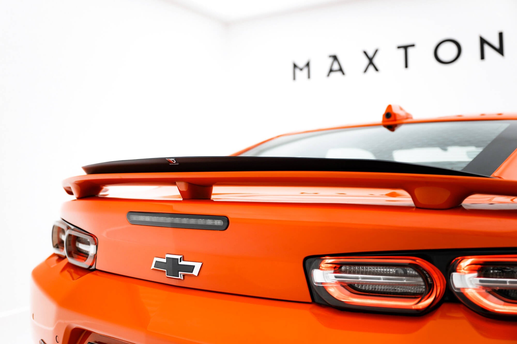 Maxton Design Set Of Splitters V.2 para Chevrolet Camaro SS Mk6 Facelift - imagen 12