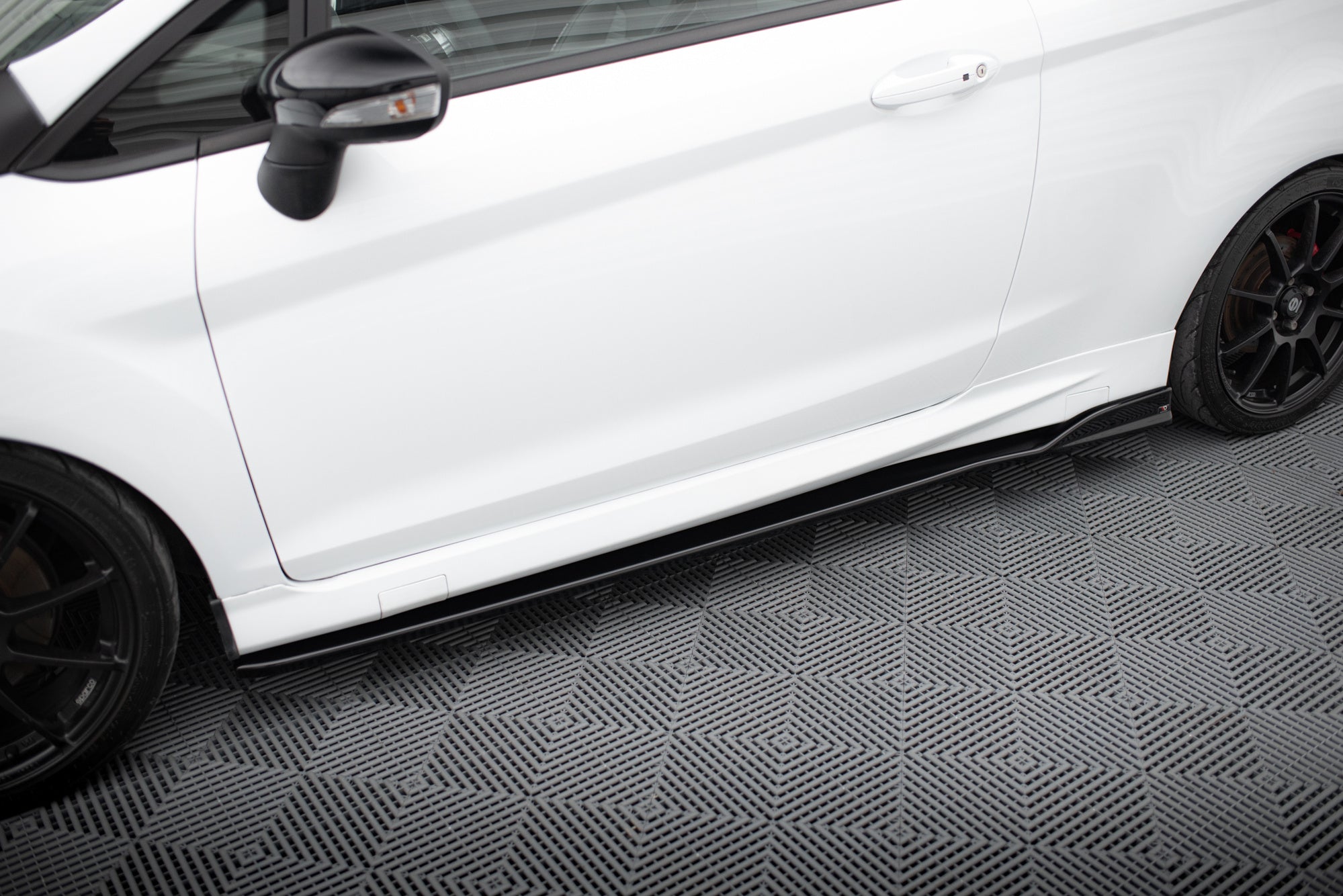 Maxton Design Set Of Splitters V.2 para Ford Fiesta ST Mk7 Facelift - imagen 5