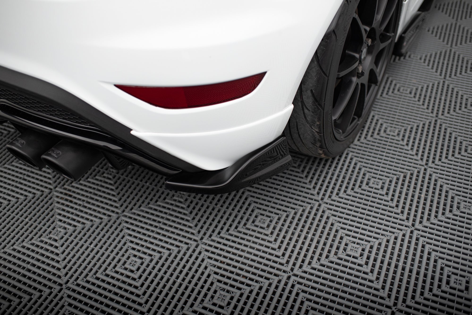 Maxton Design Set Of Splitters V.2 para Ford Fiesta ST Mk7 Facelift - imagen 9