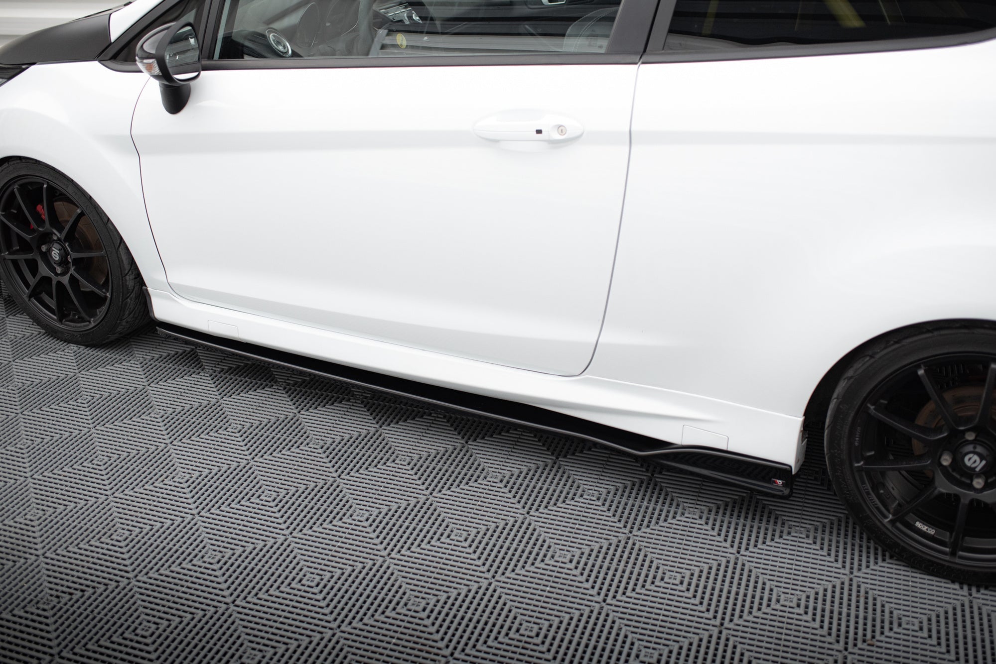 Maxton Design Set Of Splitters V.2 para Ford Fiesta ST Mk7 Facelift - imagen 6