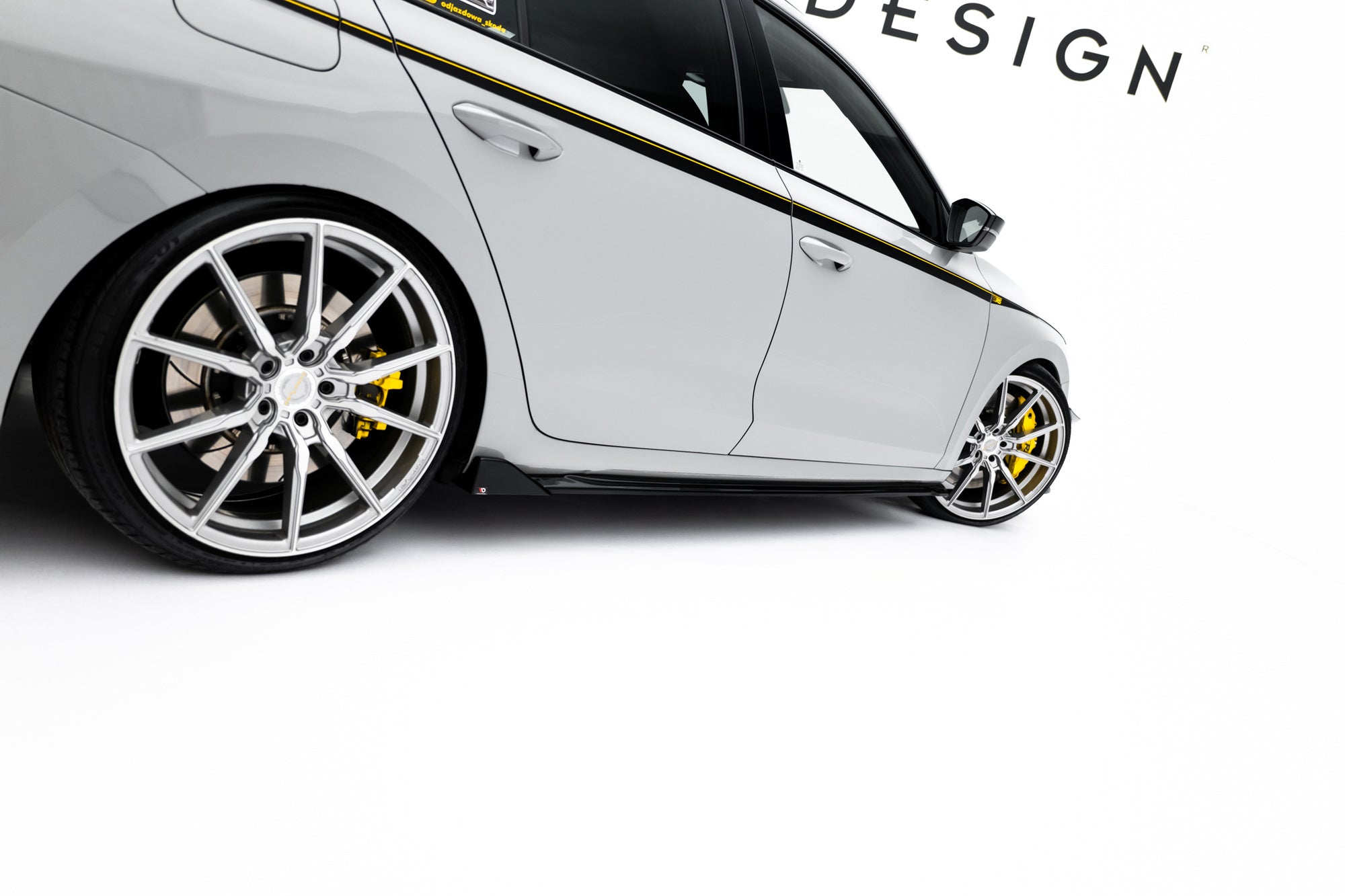 Maxton Design Set Of Splitters V.2 para Skoda Octavia RS Combi Mk4 - imagen 8