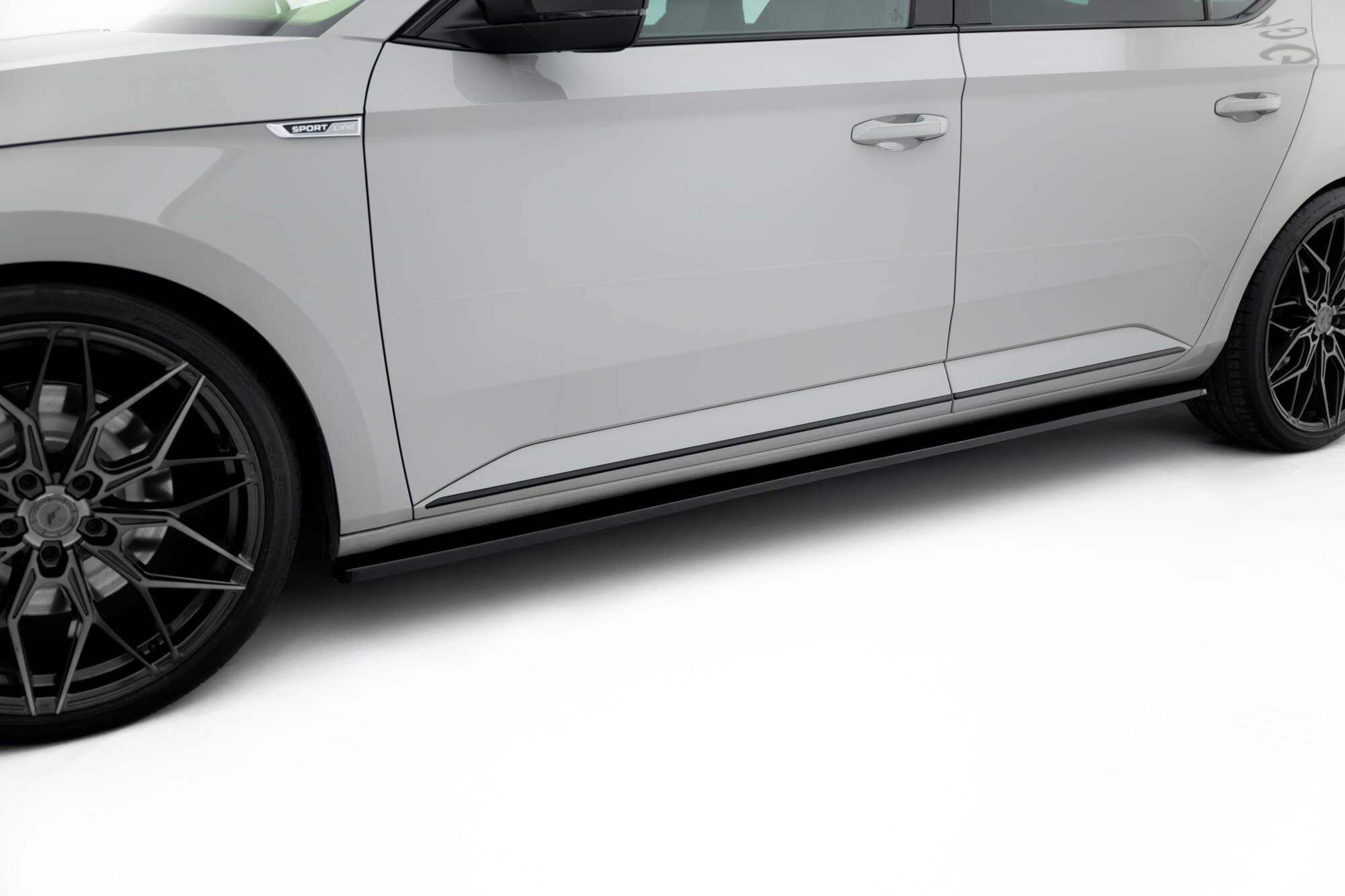 Maxton Design Set Of Splitters para Skoda Superb Liftback Mk3 - imagen 5