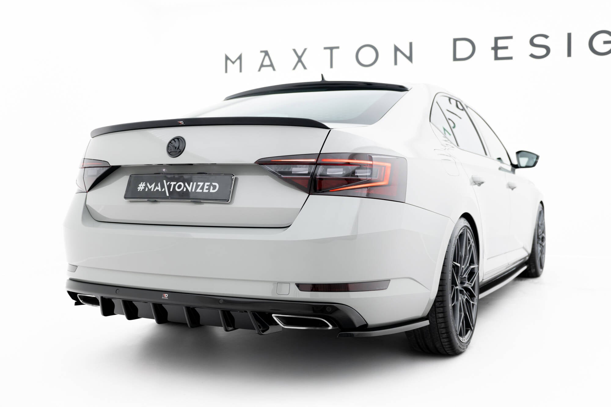 Maxton Design Set Of Splitters para Skoda Superb Liftback Mk3 - imagen 9