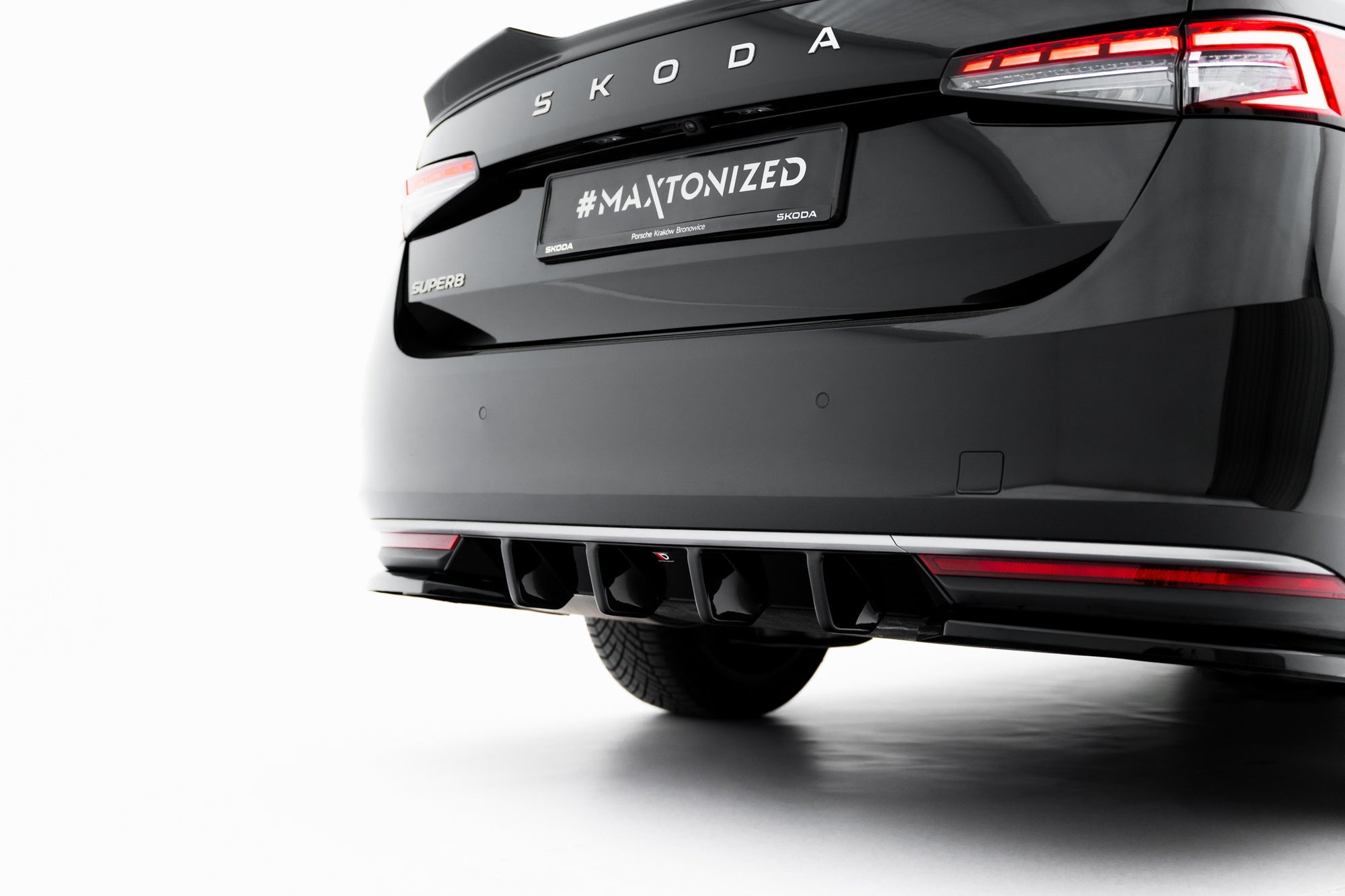Maxton Design Set Of Splitters V.2 para Skoda Superb Sedan Mk4 - imagen 10