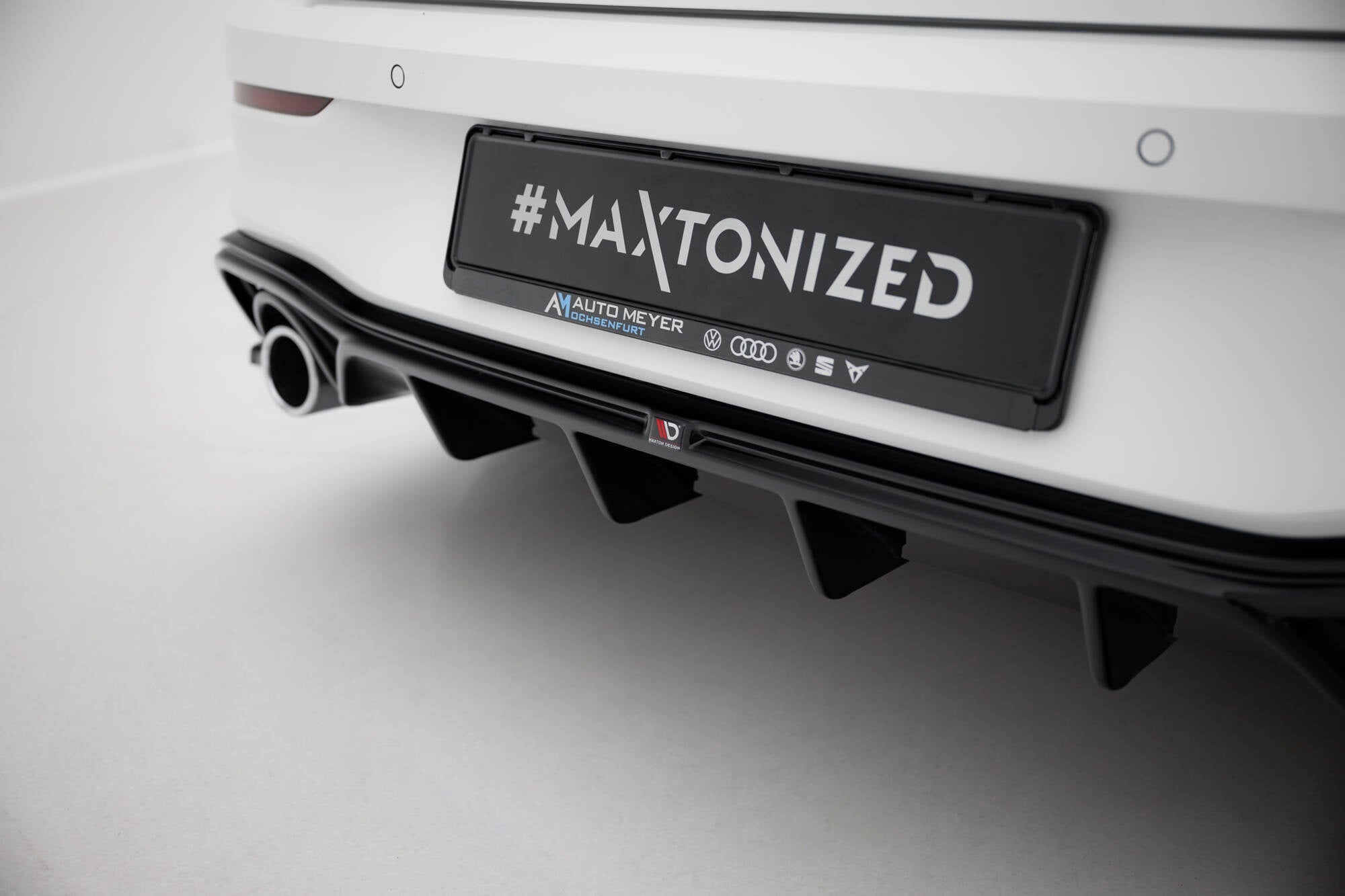 Maxton Design Set Of Splitters V.2 para Volkswagen Golf GTI Mk8 Facelift - imagen 12