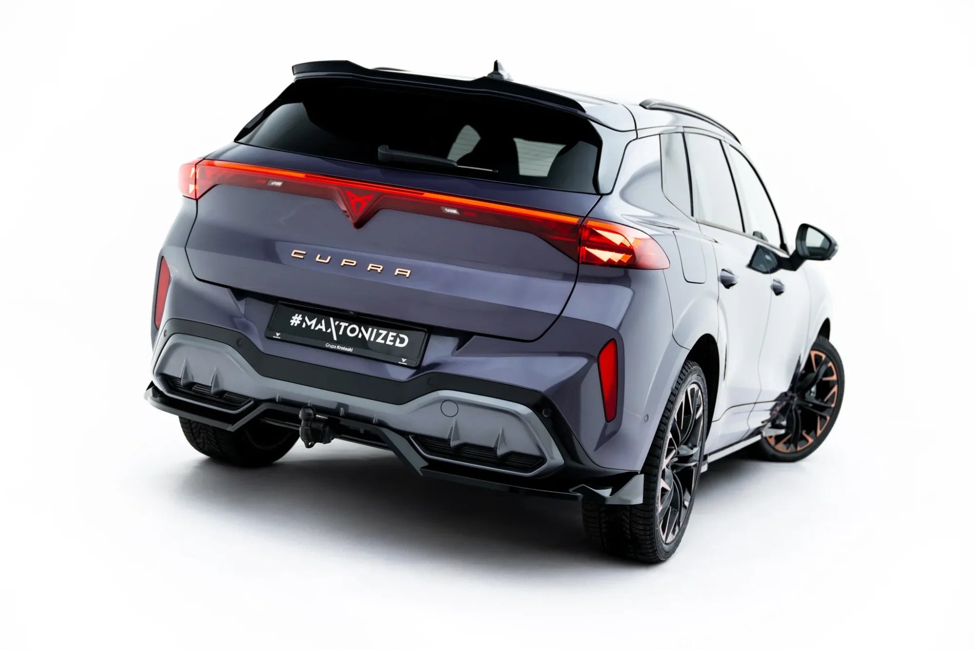 Maxton Design Set Of Splitters V.3 para Cupra Terramar Mk1 (Version with towbar) - imagen 14