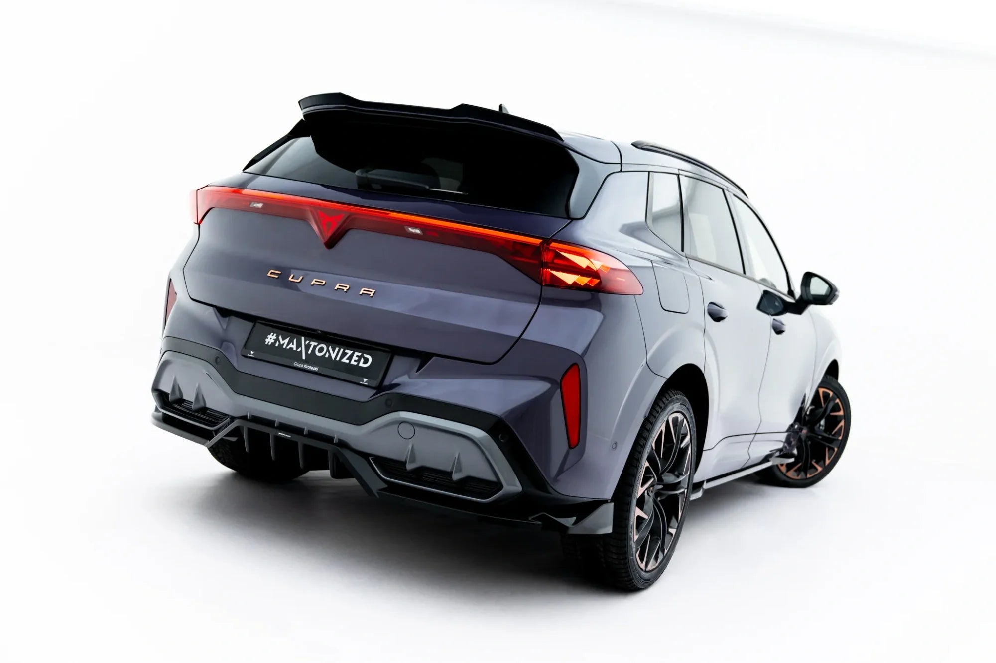 Maxton Design Set Of Splitters V.3 para Cupra Terramar Mk1 (Version with towbar) - imagen 16
