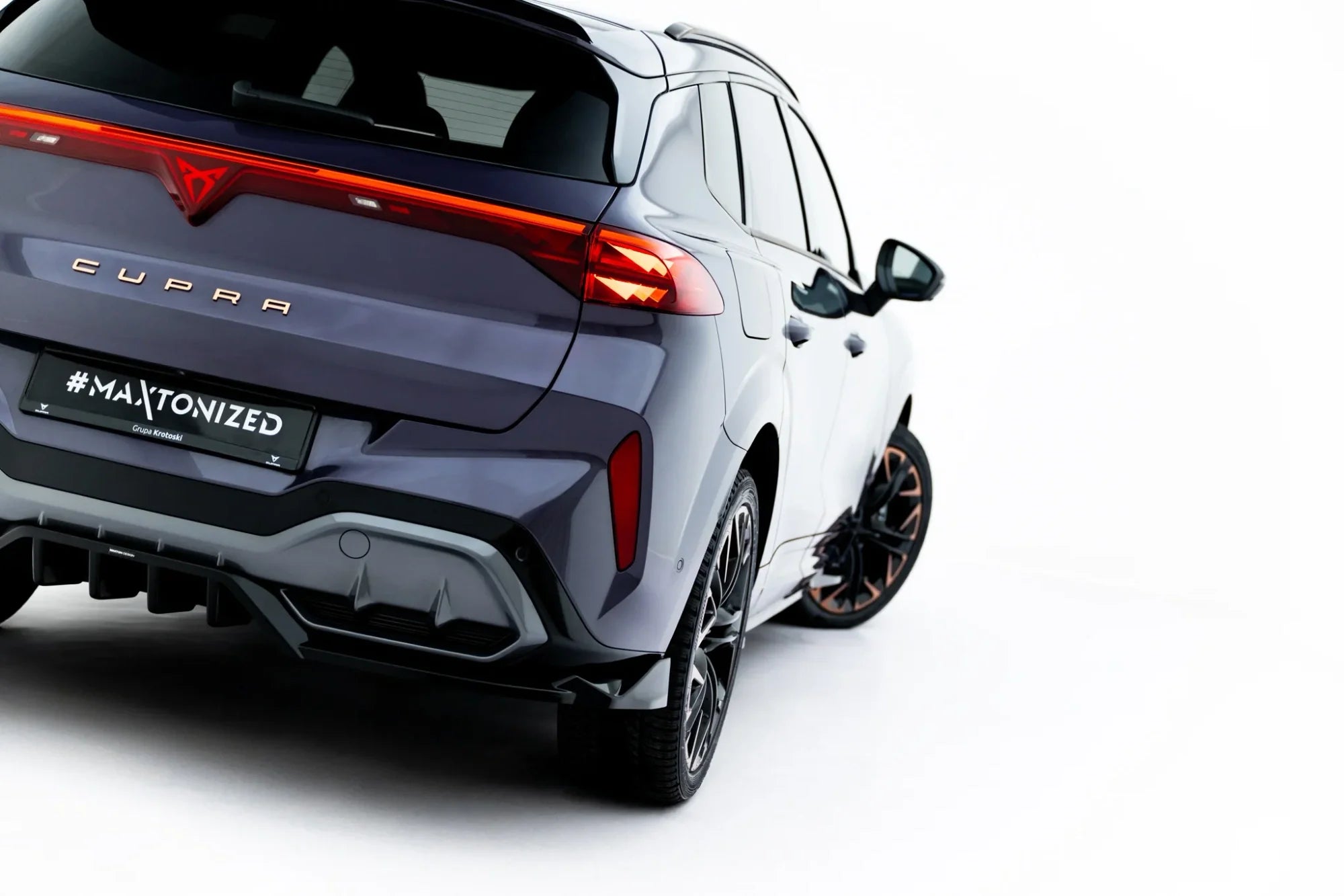 Maxton Design Set Of Splitters V.3 para Cupra Terramar Mk1 (Version with towbar) - imagen 17