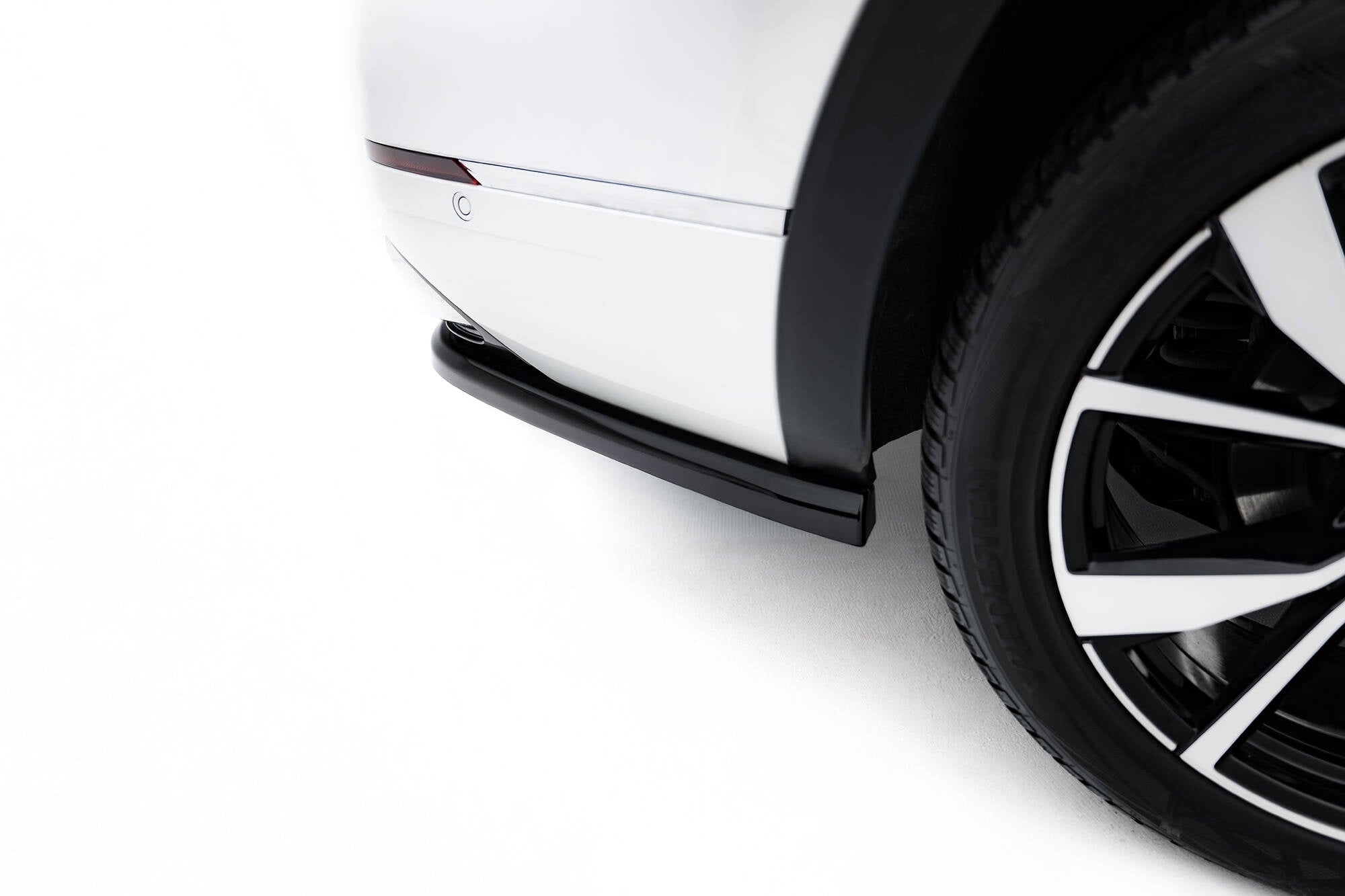Maxton Design Set Of Splitters para Volkswagen Atlas R-Line Mk1 Facelift 2 - imagen 7
