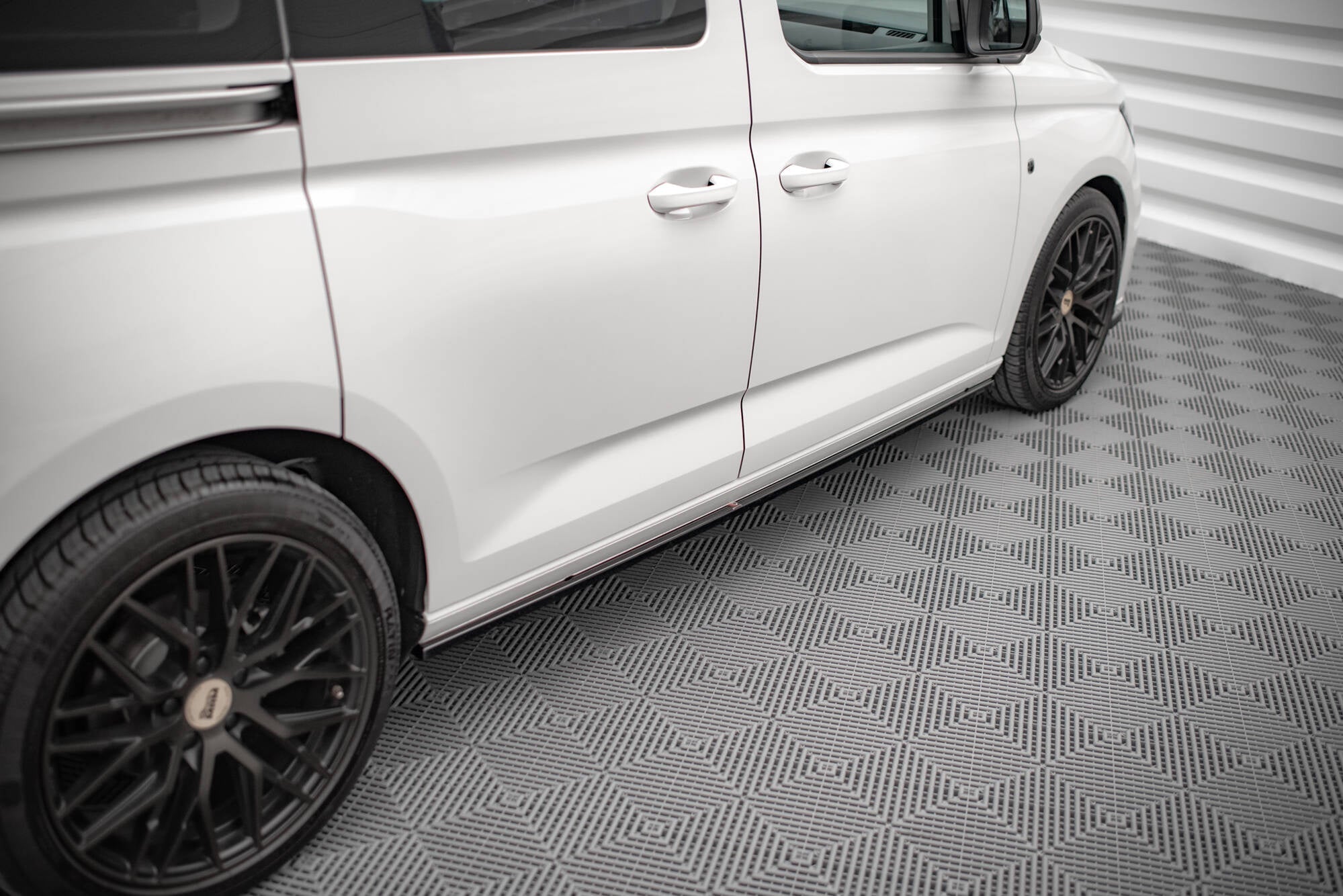Maxton Design Set Of Splitters para Volkswagen Caddy Mk5 - imagen 6