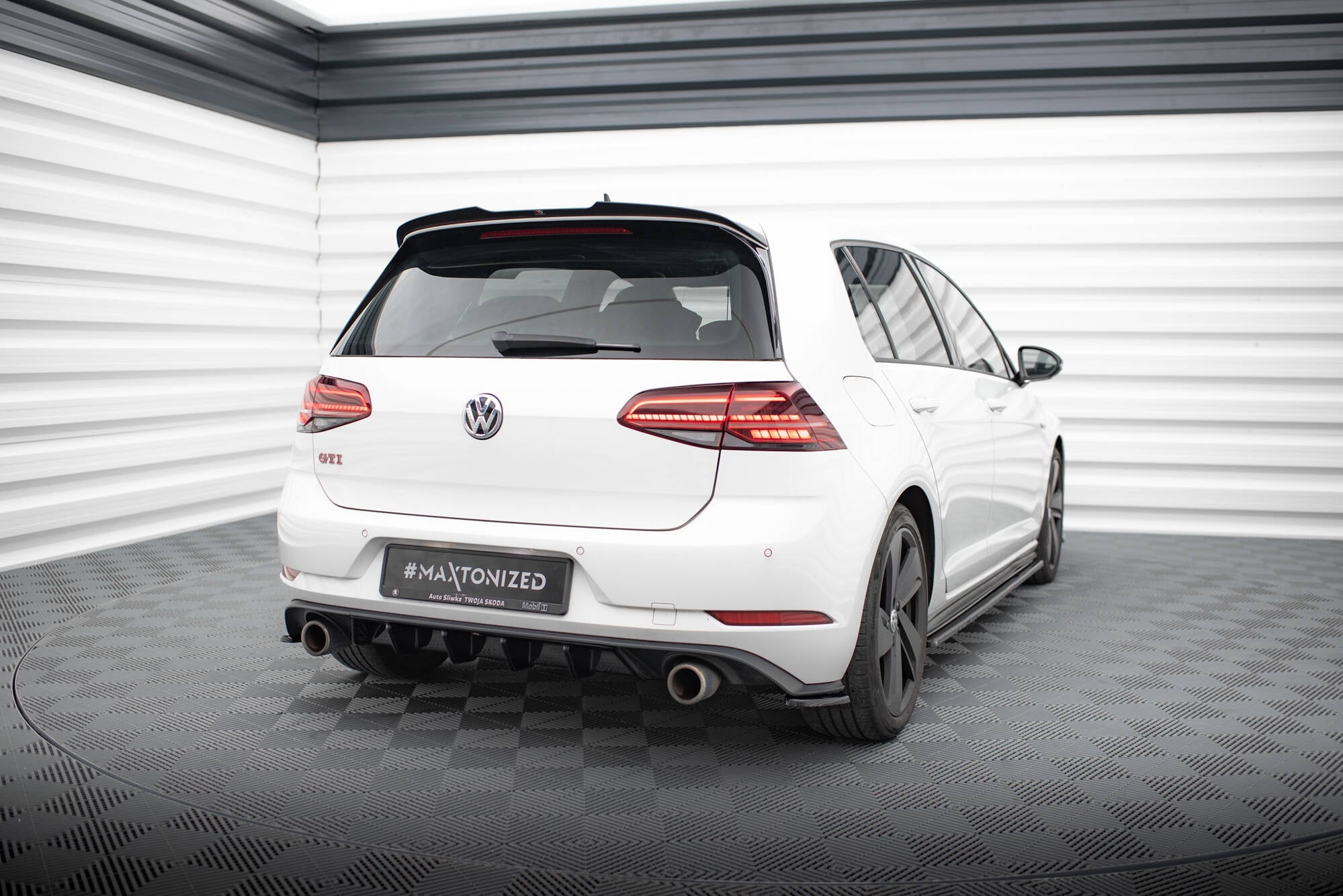 Maxton Design Set Of Splitters para Volkswagen Golf GTI Mk7 Facelift - imagen 7