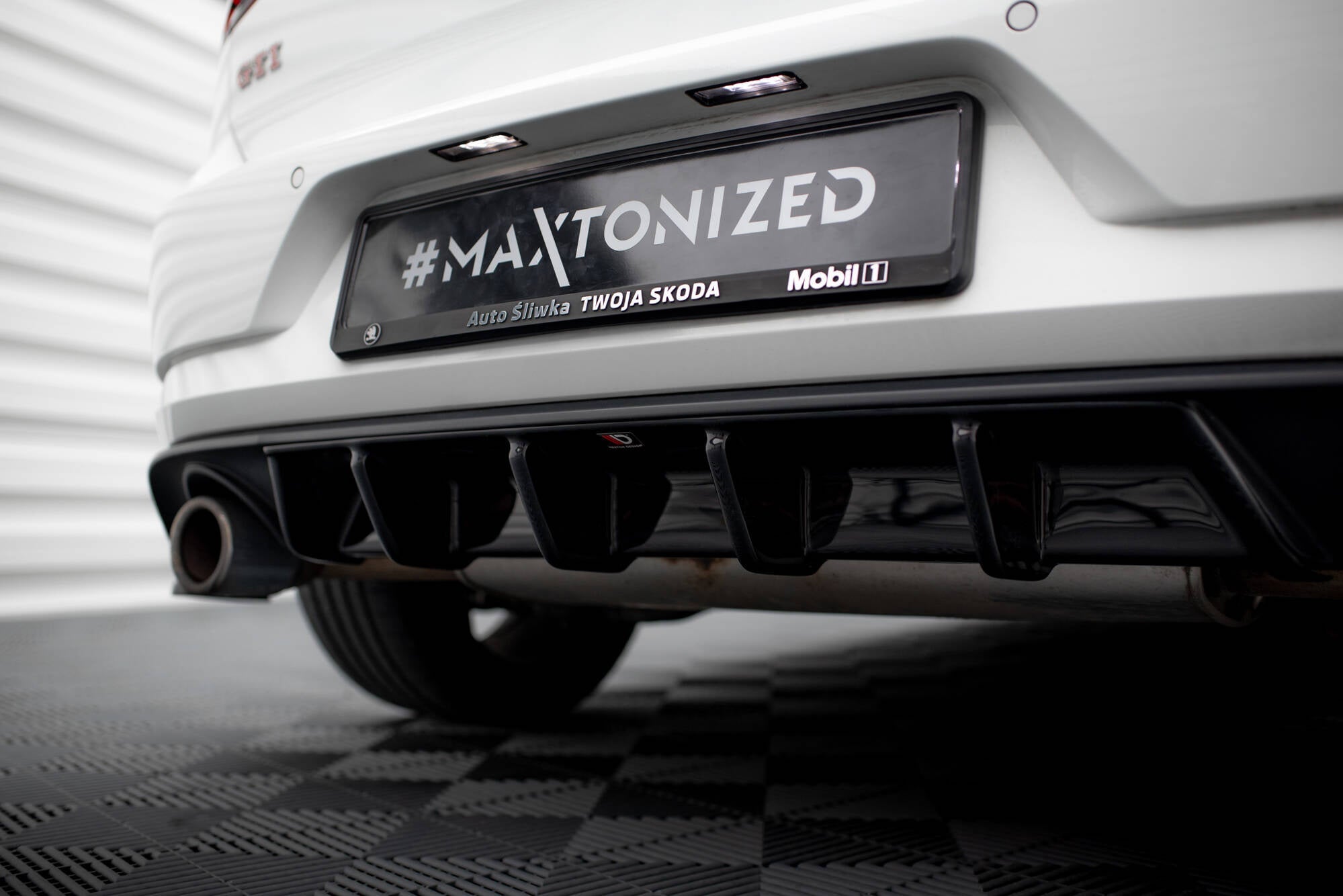 Maxton Design Set Of Splitters para Volkswagen Golf GTI Mk7 Facelift - imagen 9