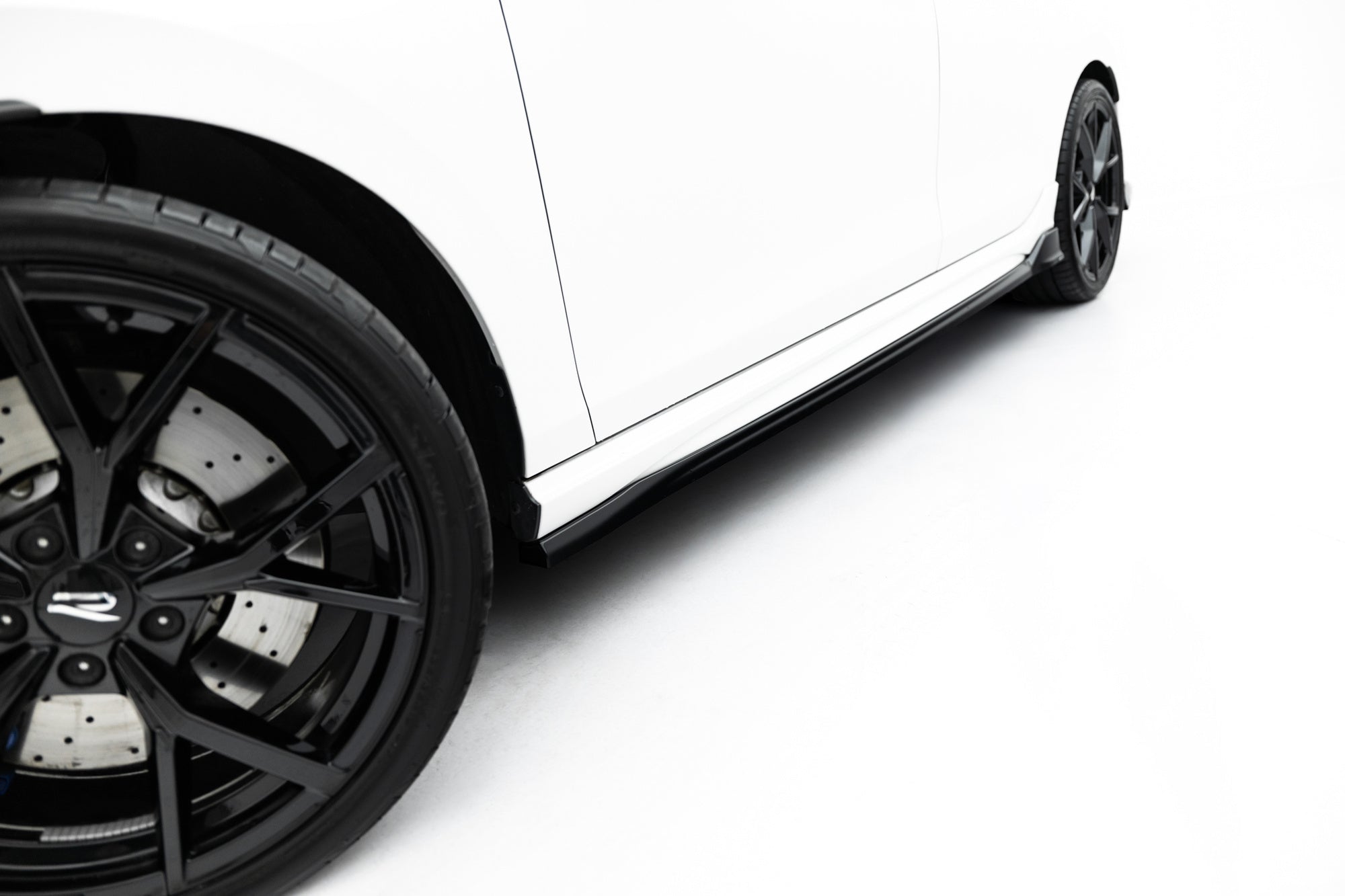 Maxton Design Set Of Splitters para Volkswagen Golf R Variant Mk8 Facelift - imagen 8