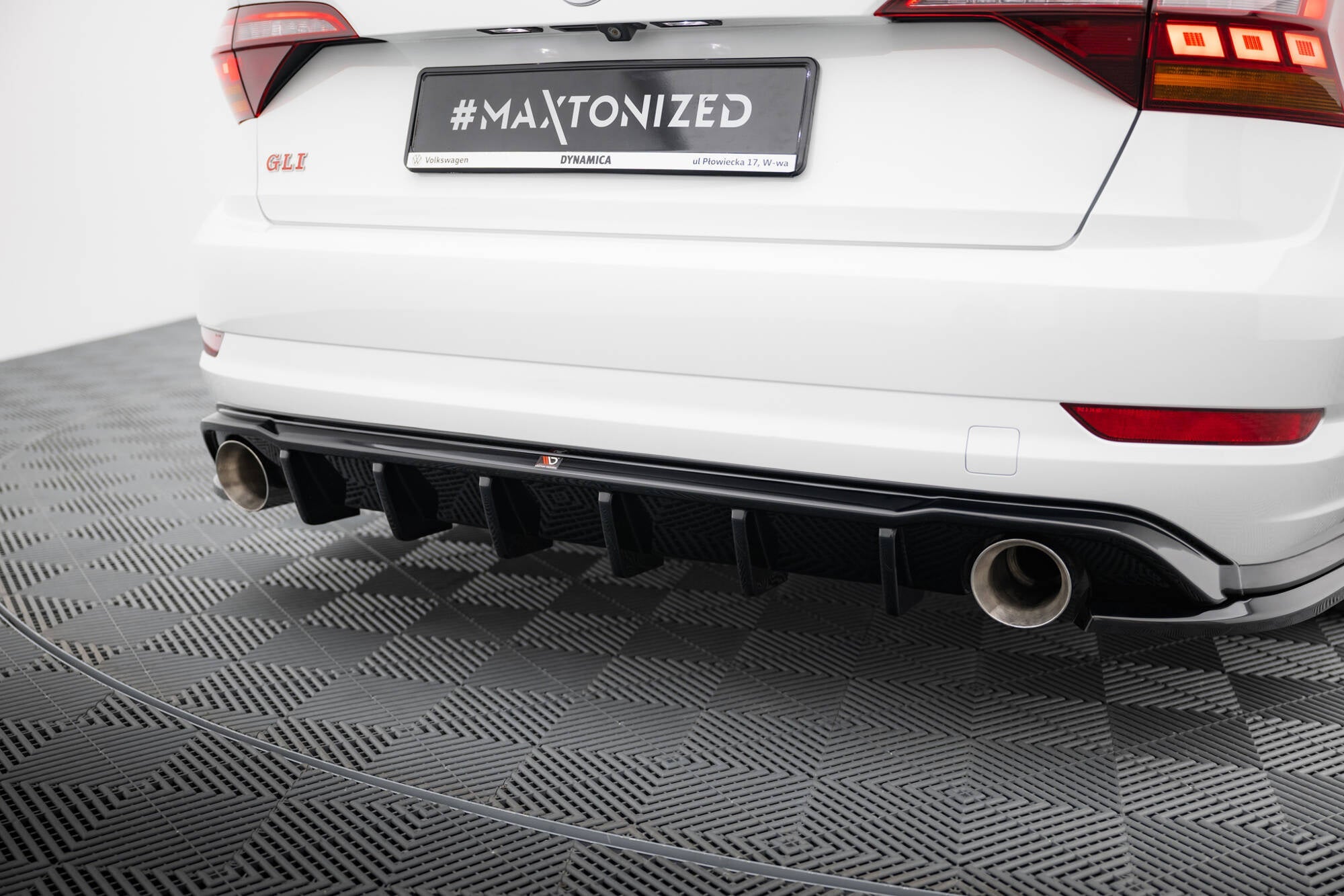 Maxton Design Set Of Splitters para Volkswagen Jetta GLI Mk7 - imagen 9