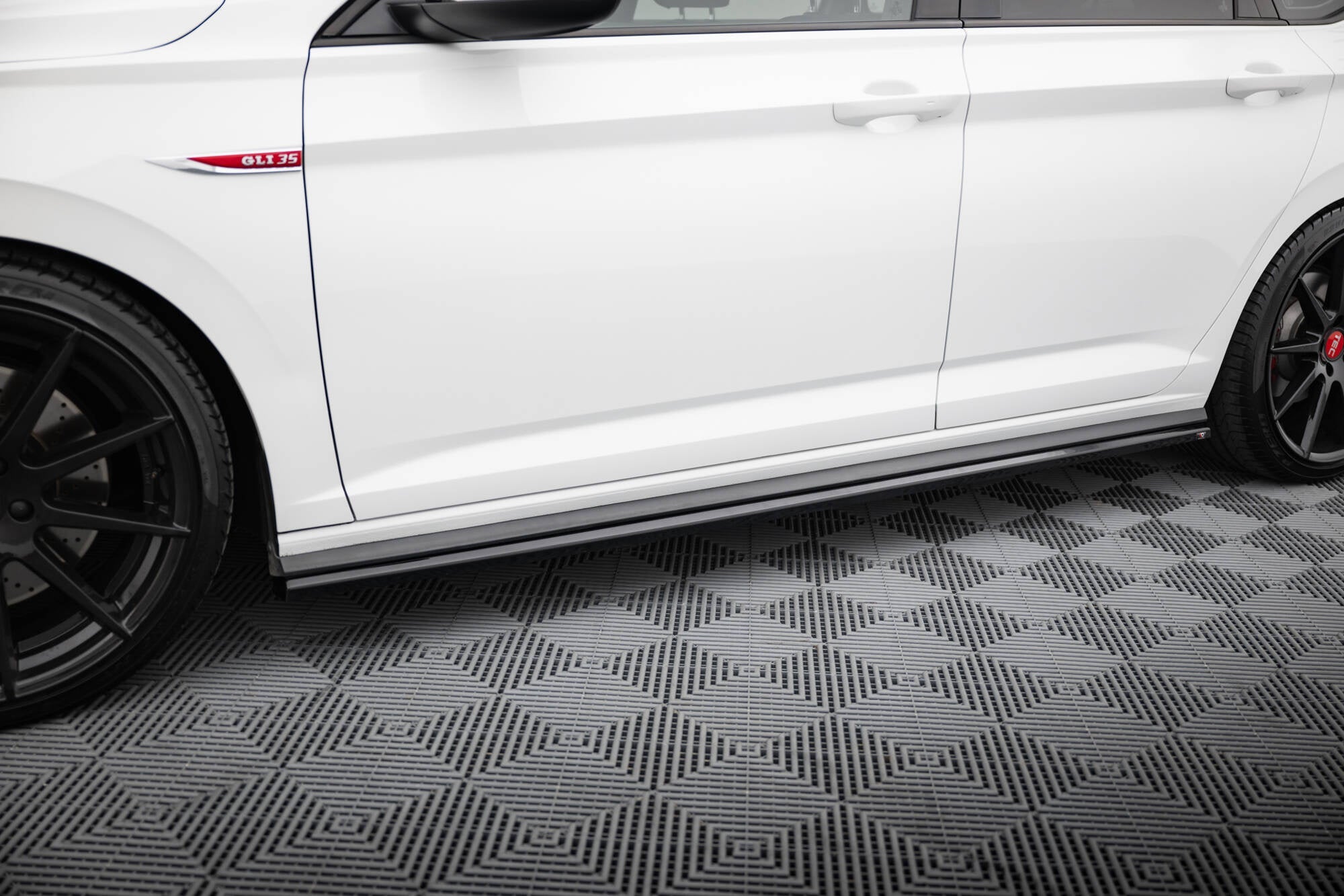 Maxton Design Set Of Splitters para Volkswagen Jetta GLI Mk7 - imagen 5