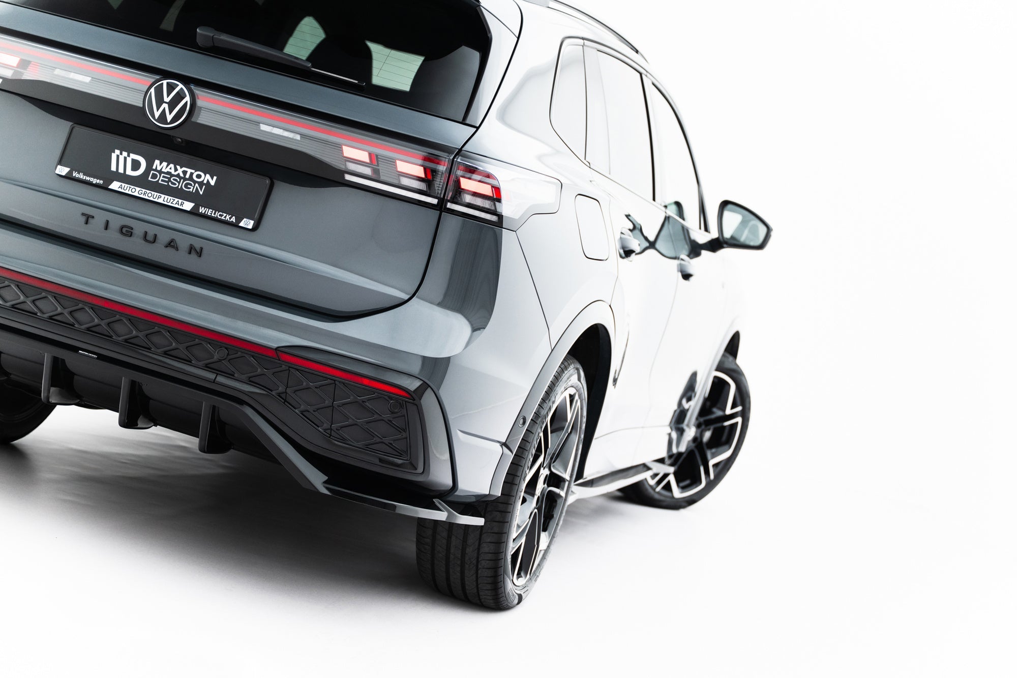 Maxton Design Set Of Splitters para Volkswagen Tiguan R-Line Mk3 - imagen 15