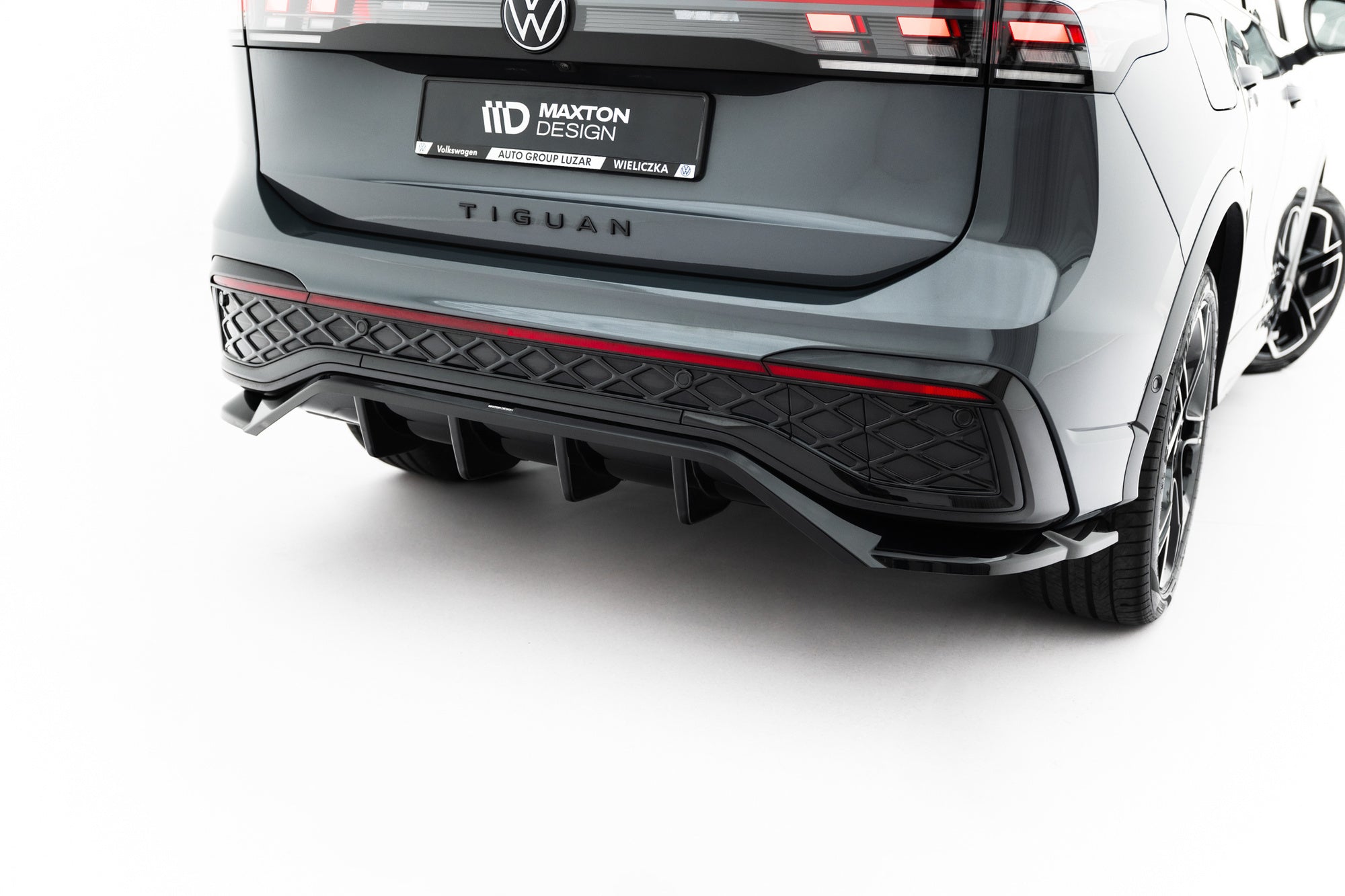 Maxton Design Set Of Splitters para Volkswagen Tiguan R-Line Mk3 - imagen 16