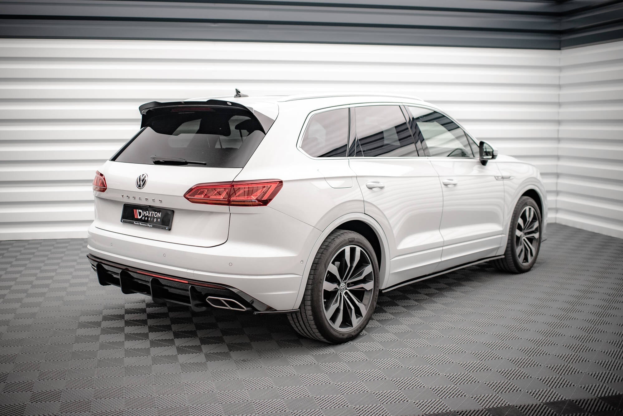 Maxton Design Set Of Splitters para Volkswagen Touareg R-Line Mk3 - imagen 13