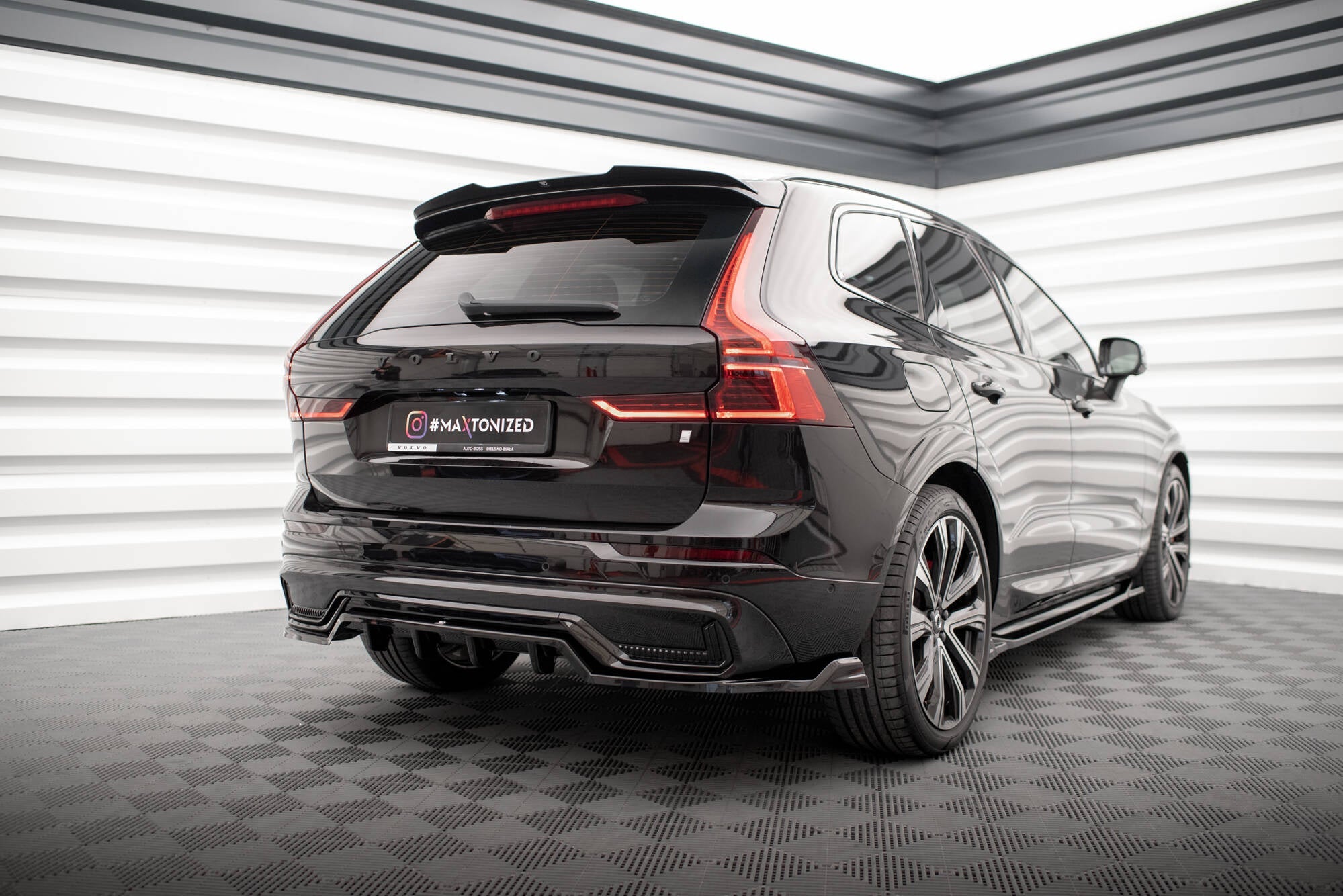 Maxton Design Set Of Splitters para Volvo XC60 R-Design Mk2 Facelift - imagen 8