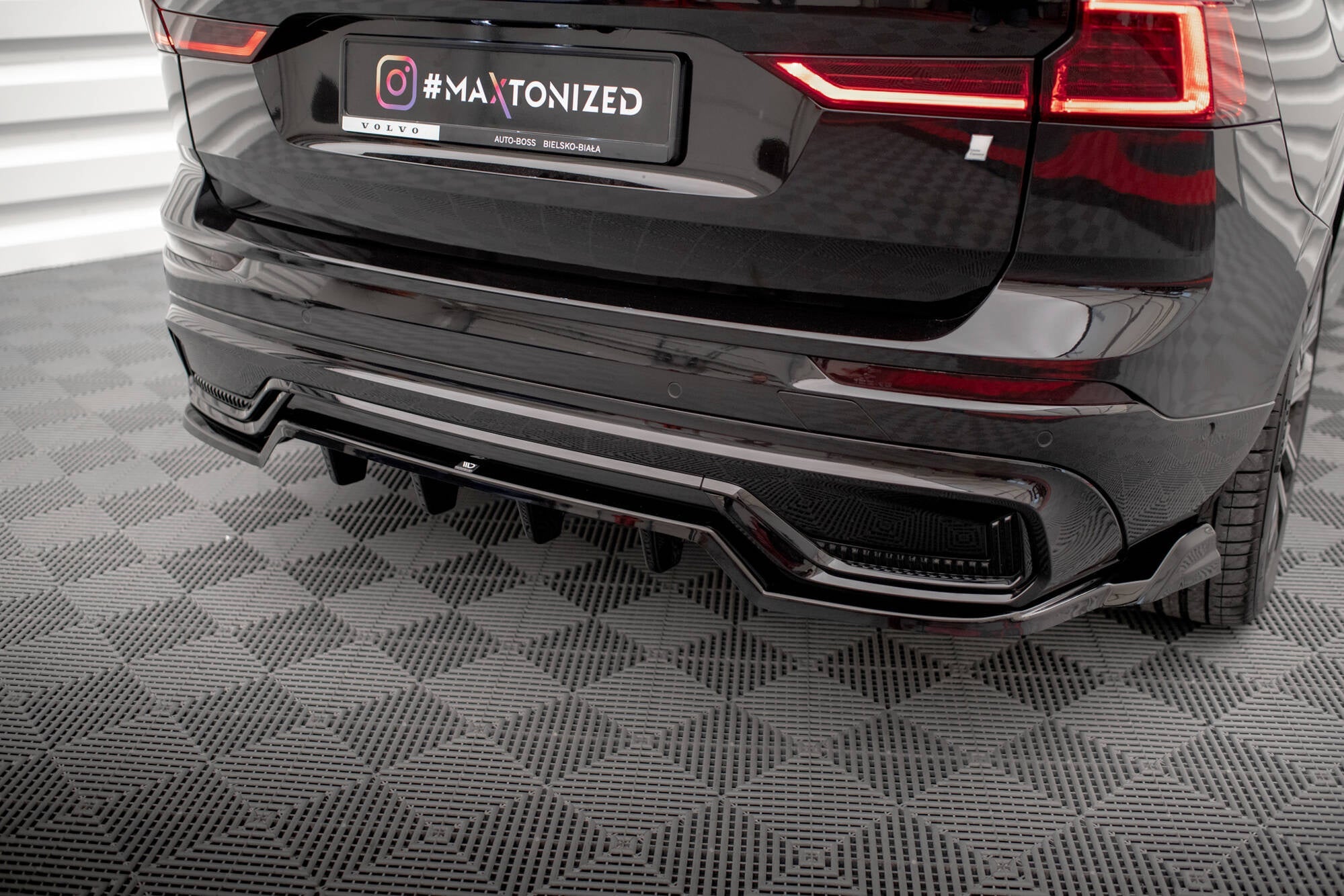 Maxton Design Set Of Splitters para Volvo XC60 R-Design Mk2 Facelift - imagen 9
