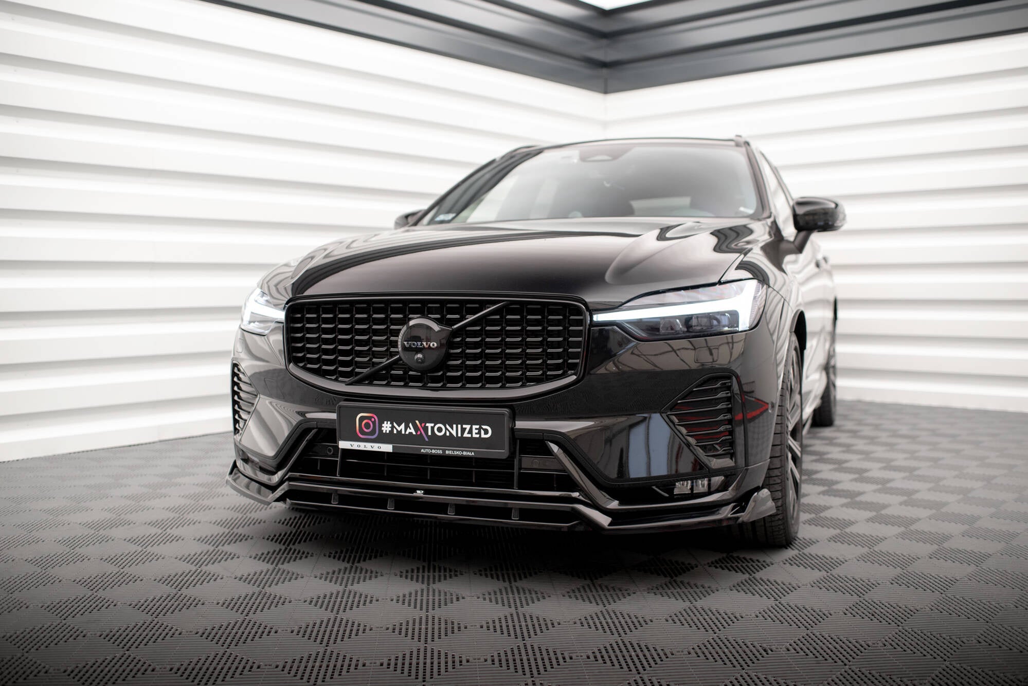 Maxton Design Set Of Splitters para Volvo XC60 R-Design Mk2 Facelift - imagen 4